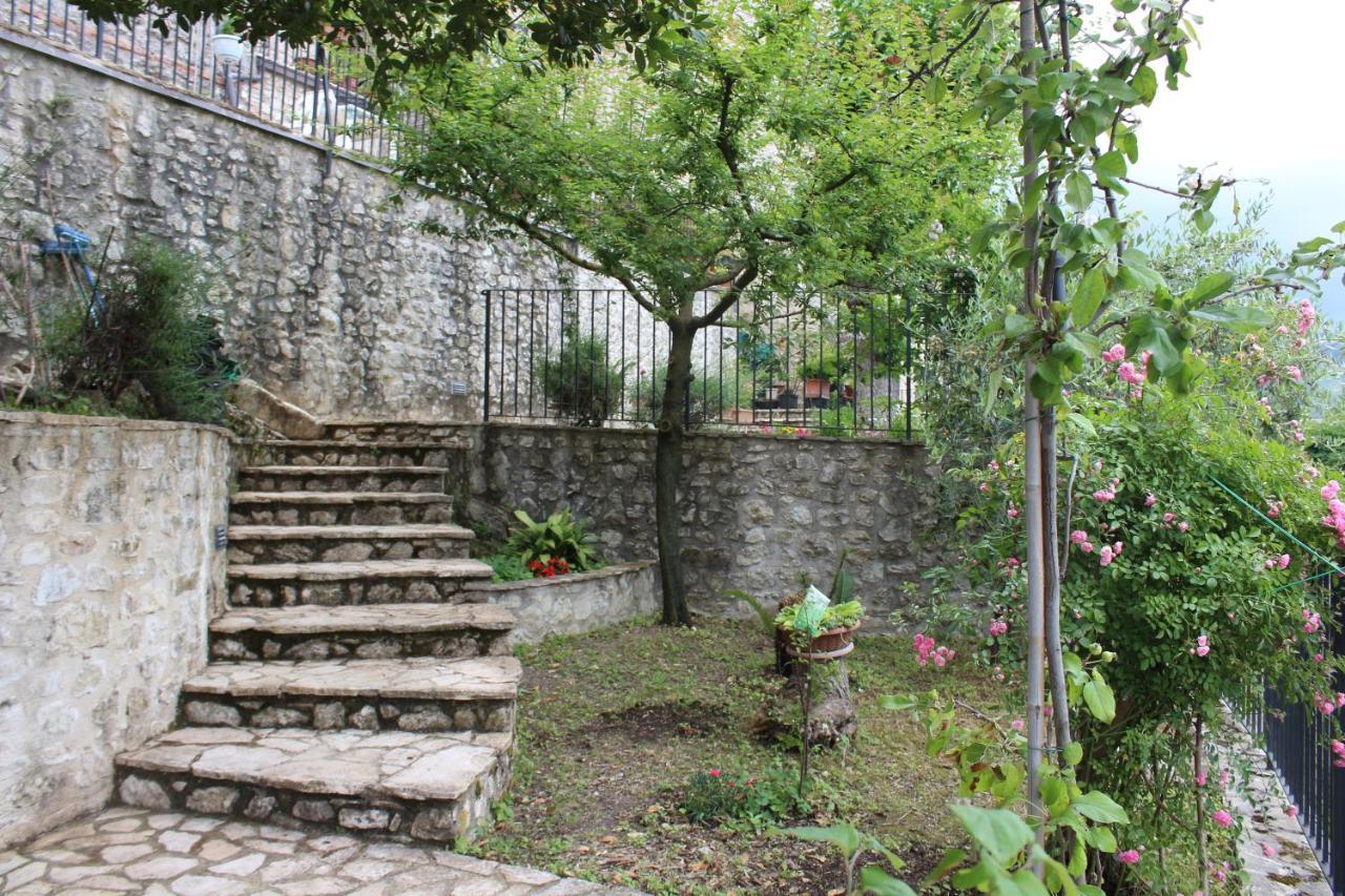 Il Castello Sul Lago Arrone Exterior photo